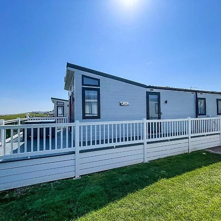 Beautiful Lodge With Full Sea Views At Broadland Sands In Suffolk Ref 20235Bs Hopton on Sea Dış mekan fotoğraf