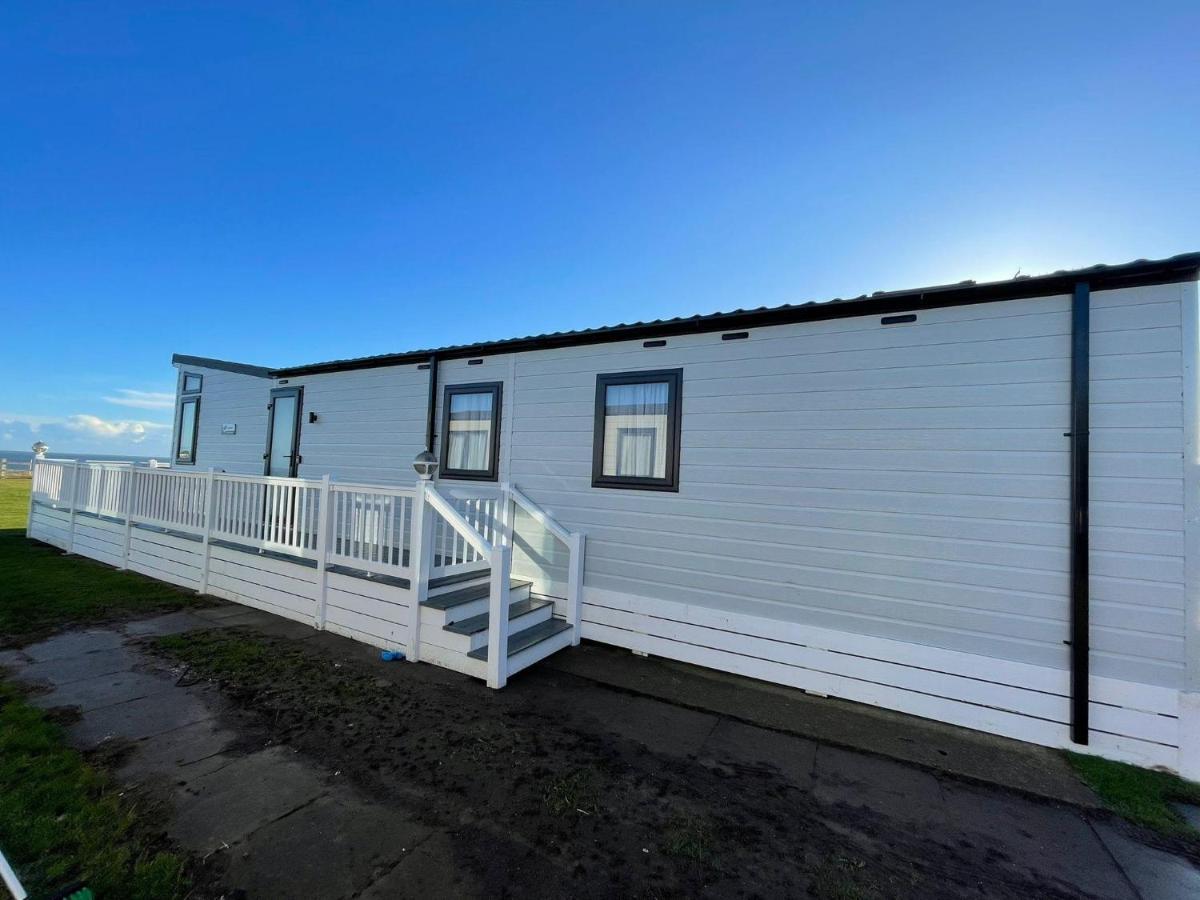 Beautiful Lodge With Full Sea Views At Broadland Sands In Suffolk Ref 20235Bs Hopton on Sea Dış mekan fotoğraf