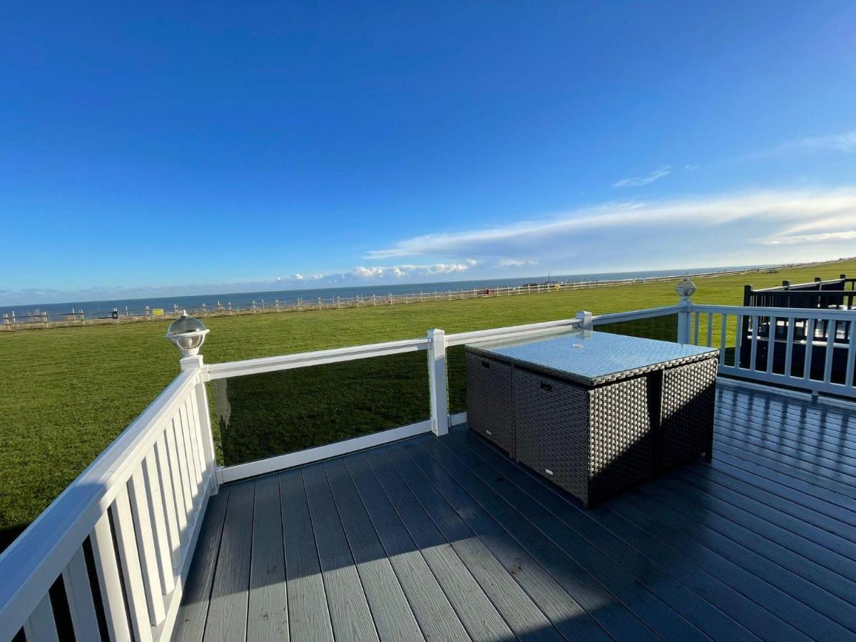 Beautiful Lodge With Full Sea Views At Broadland Sands In Suffolk Ref 20235Bs Hopton on Sea Dış mekan fotoğraf