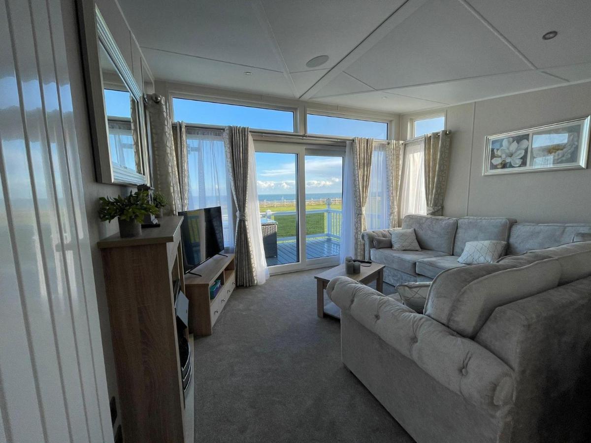 Beautiful Lodge With Full Sea Views At Broadland Sands In Suffolk Ref 20235Bs Hopton on Sea Dış mekan fotoğraf
