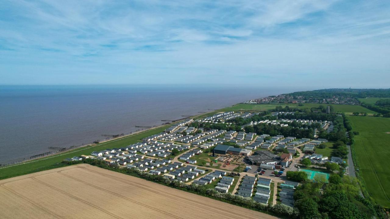 Beautiful Lodge With Full Sea Views At Broadland Sands In Suffolk Ref 20235Bs Hopton on Sea Dış mekan fotoğraf