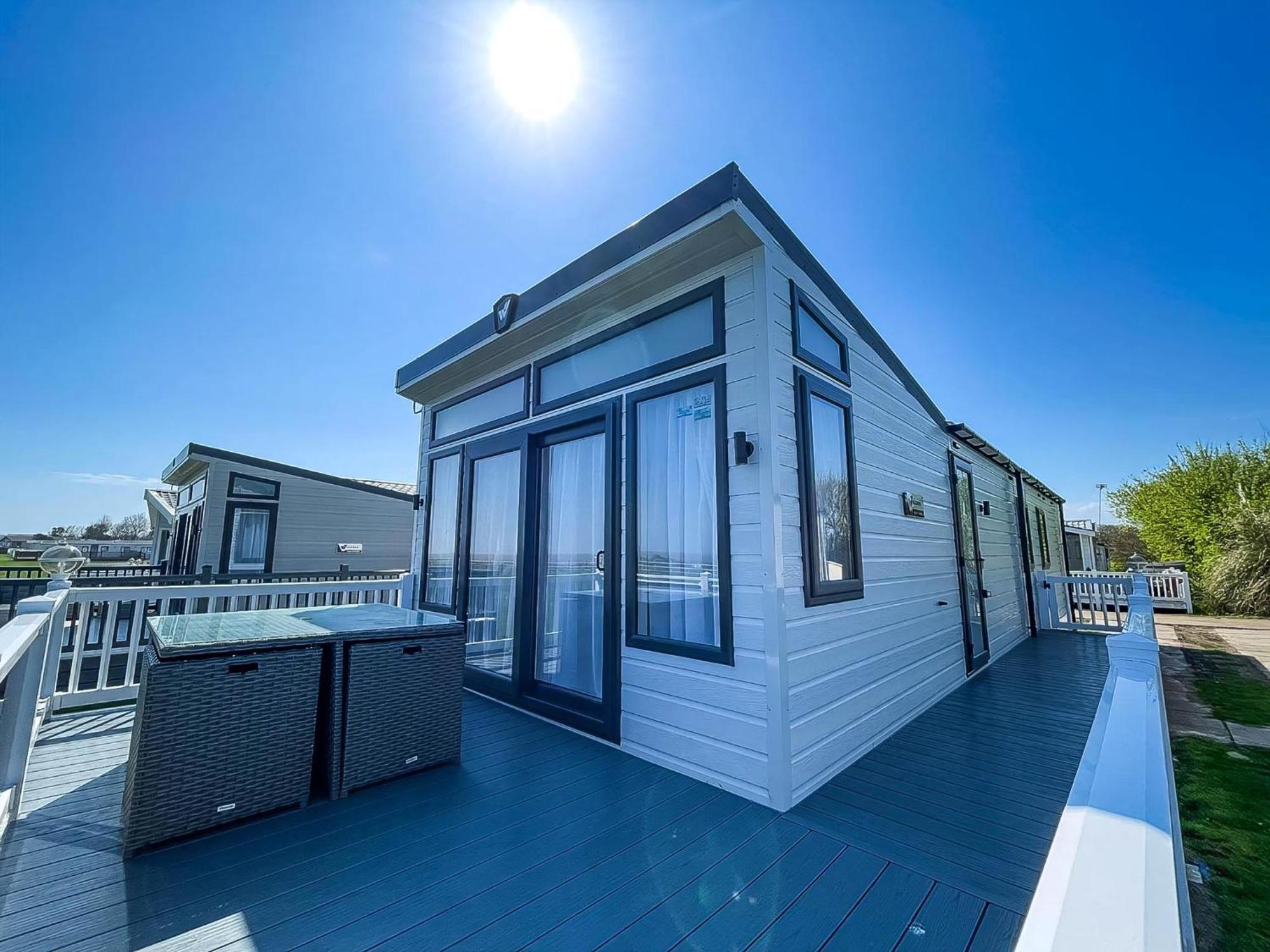 Beautiful Lodge With Full Sea Views At Broadland Sands In Suffolk Ref 20235Bs Hopton on Sea Dış mekan fotoğraf