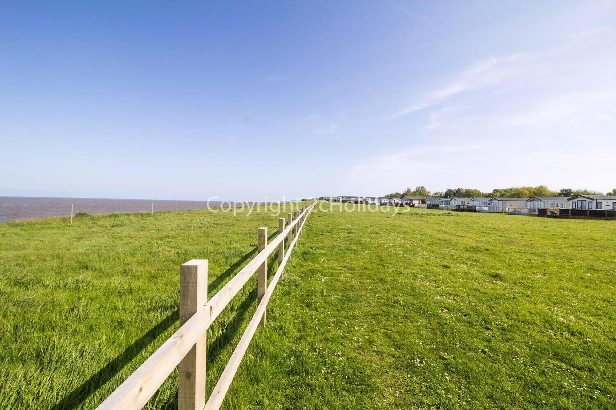 Beautiful Lodge With Full Sea Views At Broadland Sands In Suffolk Ref 20235Bs Hopton on Sea Dış mekan fotoğraf