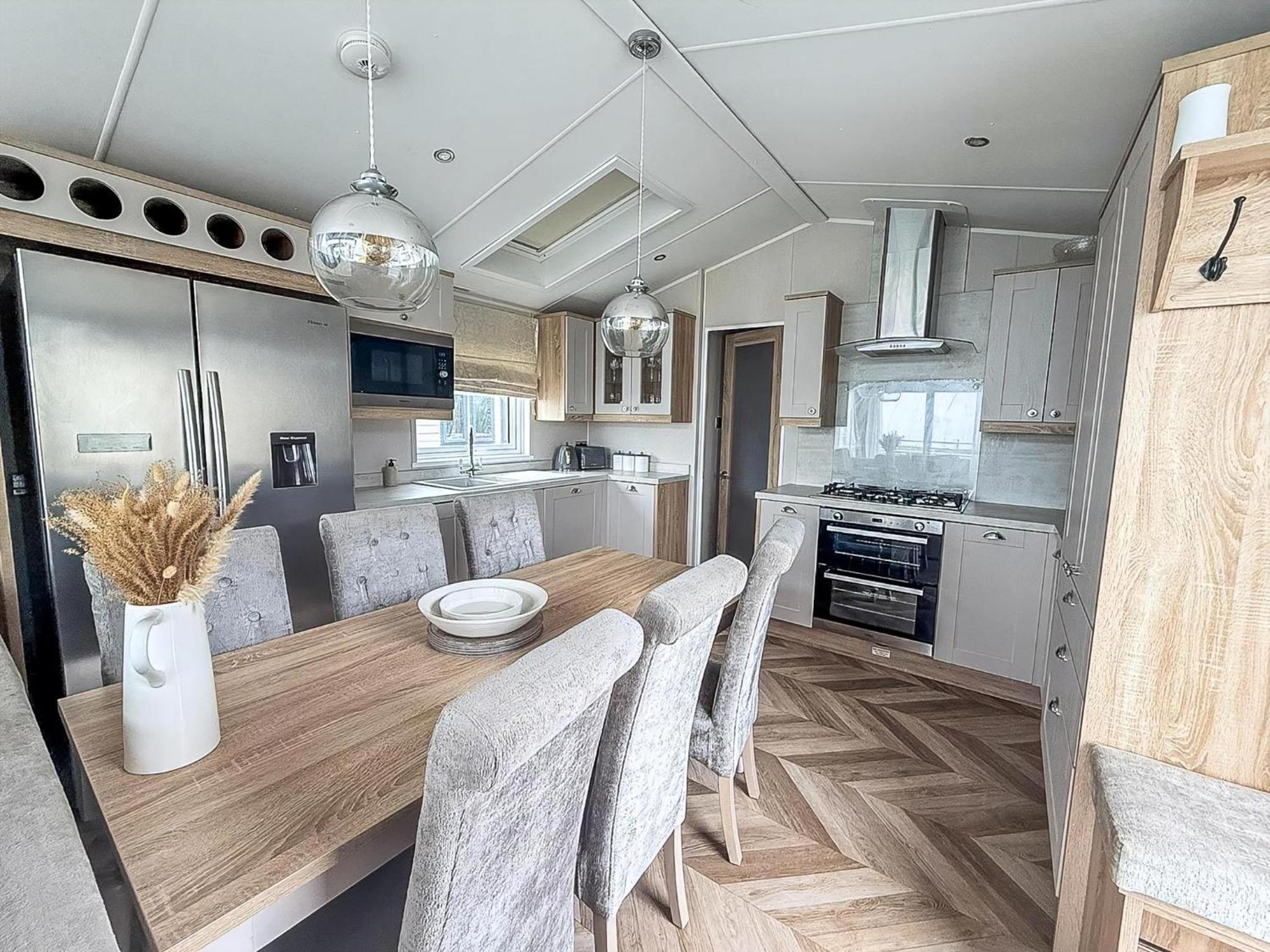 Beautiful Lodge With Full Sea Views At Broadland Sands In Suffolk Ref 20235Bs Hopton on Sea Dış mekan fotoğraf