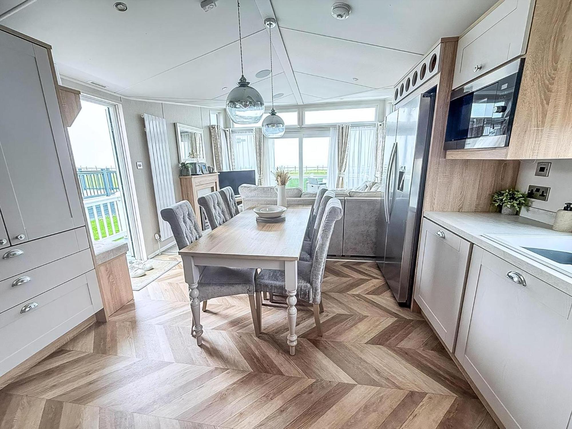 Beautiful Lodge With Full Sea Views At Broadland Sands In Suffolk Ref 20235Bs Hopton on Sea Dış mekan fotoğraf