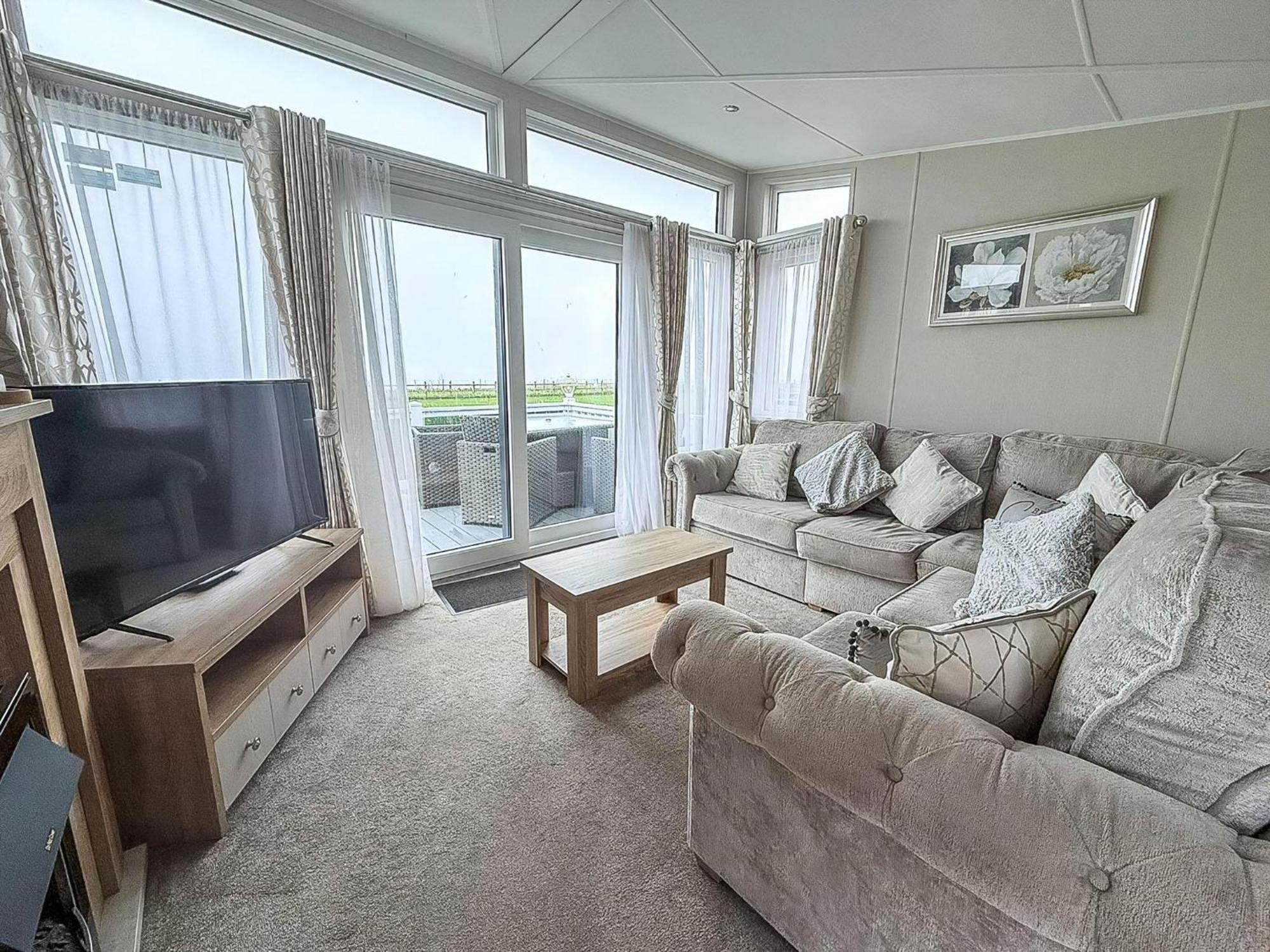 Beautiful Lodge With Full Sea Views At Broadland Sands In Suffolk Ref 20235Bs Hopton on Sea Dış mekan fotoğraf