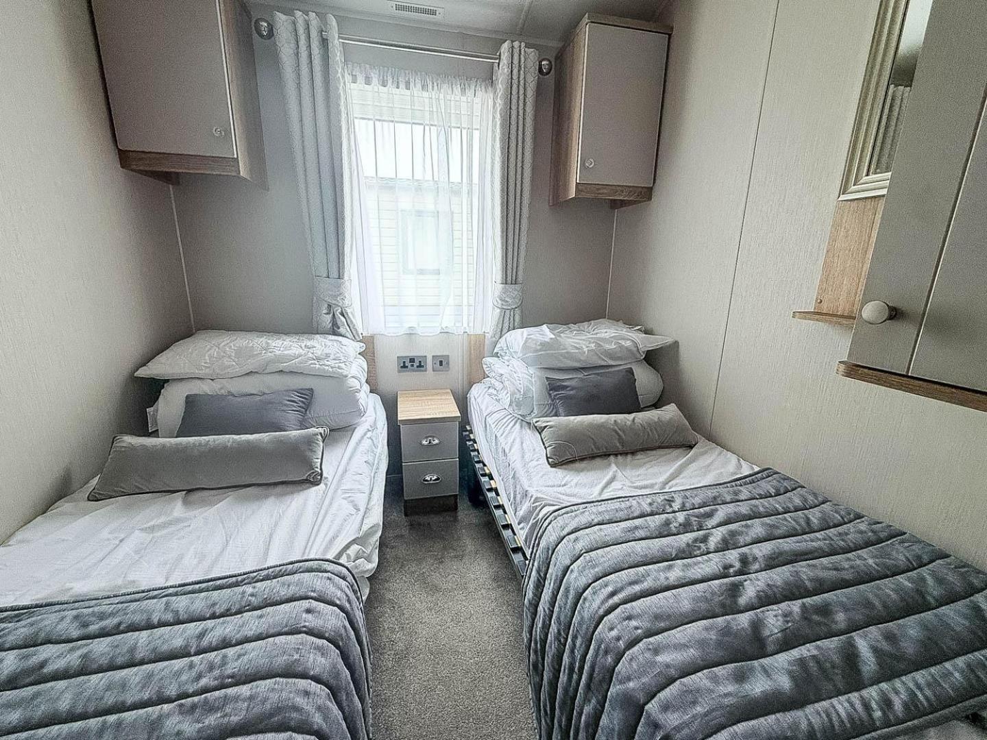 Beautiful Lodge With Full Sea Views At Broadland Sands In Suffolk Ref 20235Bs Hopton on Sea Dış mekan fotoğraf