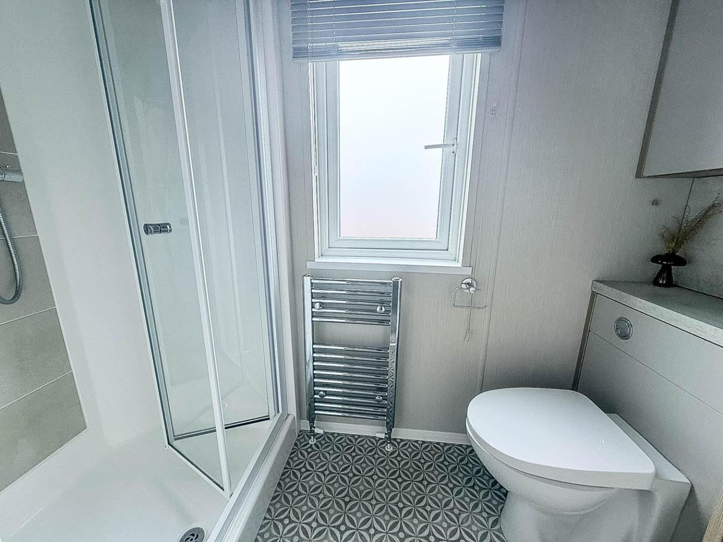 Beautiful Lodge With Full Sea Views At Broadland Sands In Suffolk Ref 20235Bs Hopton on Sea Dış mekan fotoğraf
