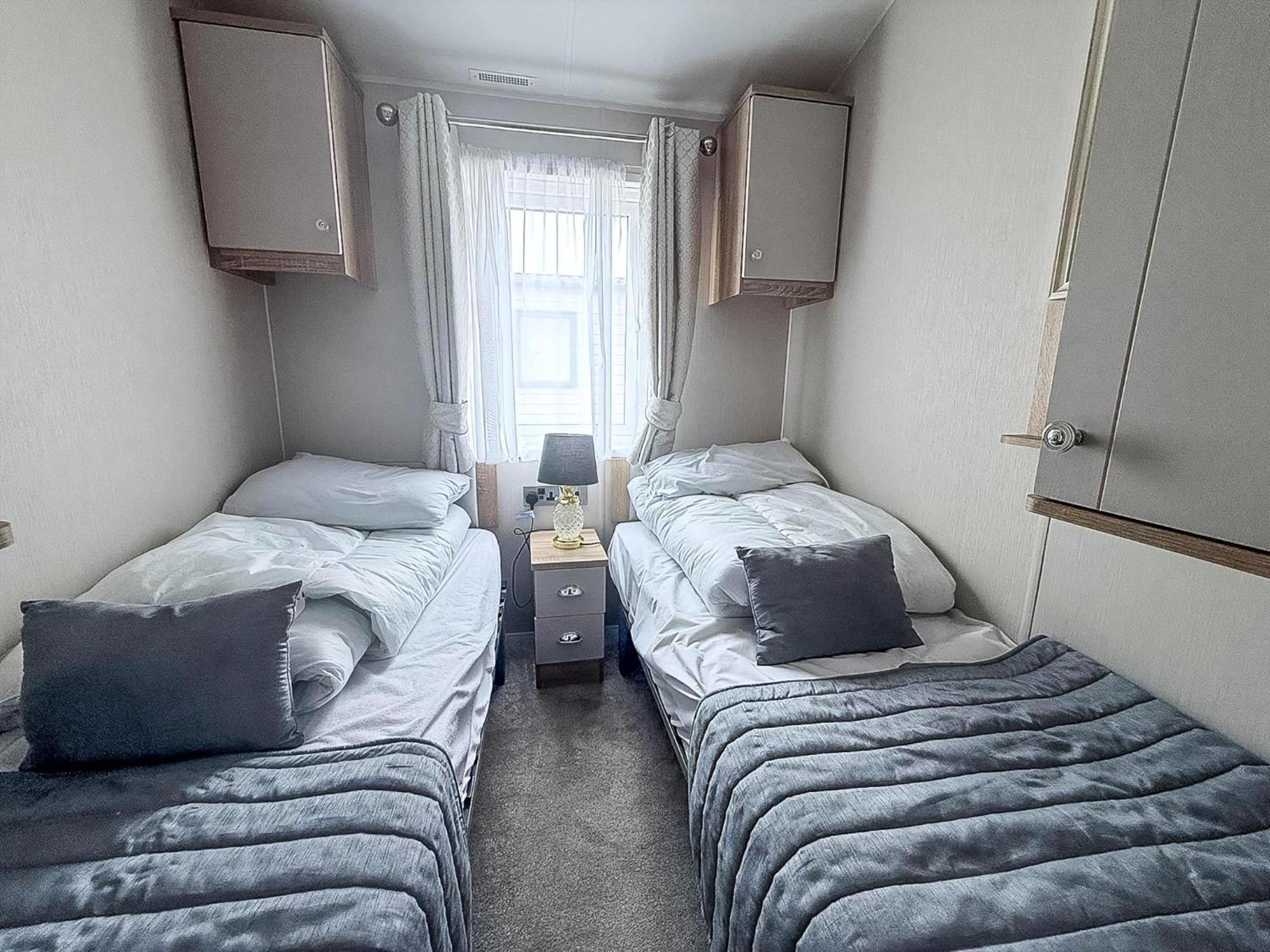Beautiful Lodge With Full Sea Views At Broadland Sands In Suffolk Ref 20235Bs Hopton on Sea Dış mekan fotoğraf