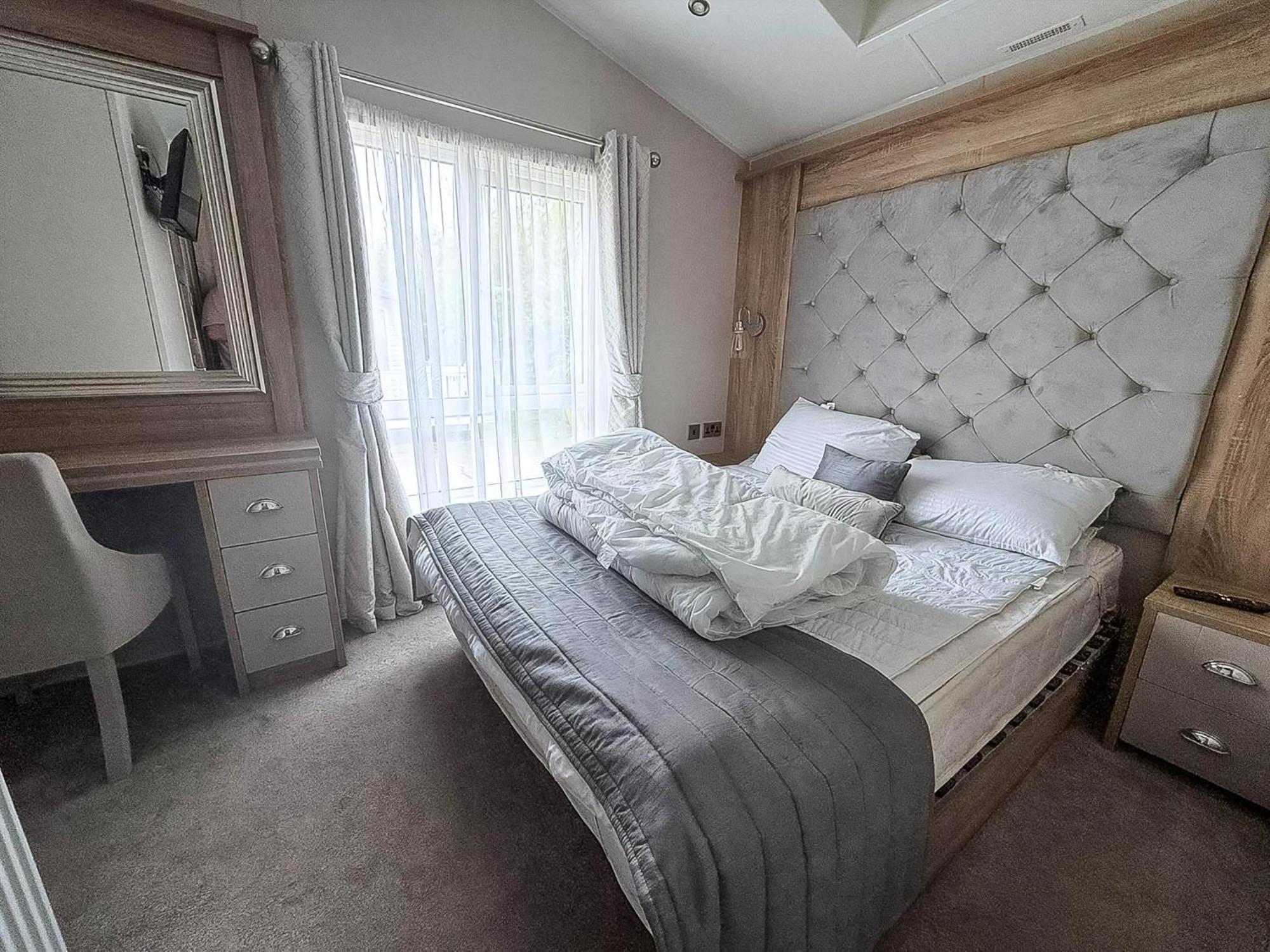Beautiful Lodge With Full Sea Views At Broadland Sands In Suffolk Ref 20235Bs Hopton on Sea Dış mekan fotoğraf