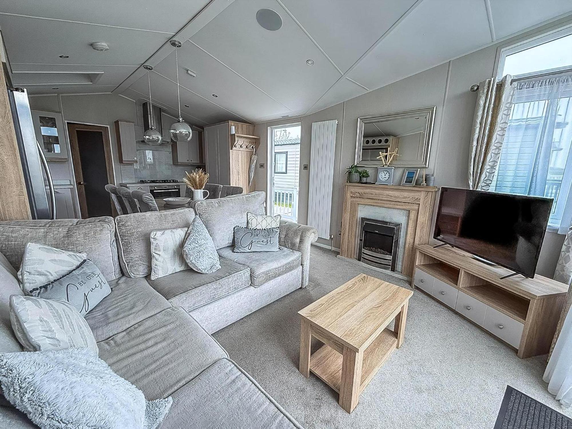 Beautiful Lodge With Full Sea Views At Broadland Sands In Suffolk Ref 20235Bs Hopton on Sea Dış mekan fotoğraf